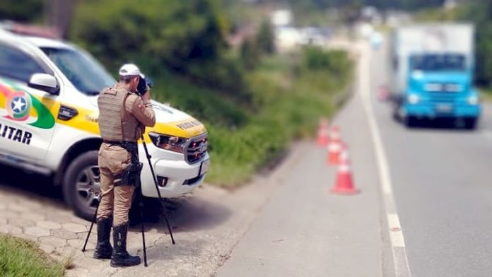 Relatório aponta quais foram as infrações mais cometidas no ano de 2021 nas rodovias estaduais