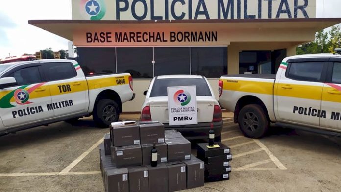 Veículo com carga de vinho descaminhada é apreendido na SC-480