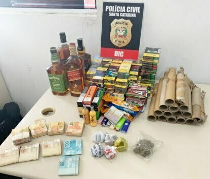 Polícia Civil deflagra operação contra roubos e prende suspeito por tráfico de drogas em Tubarão