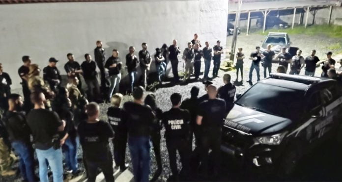 Polícia Civil desencadeia operação em combate a atos de violência praticados por integrantes de torcida organizada em Joinville