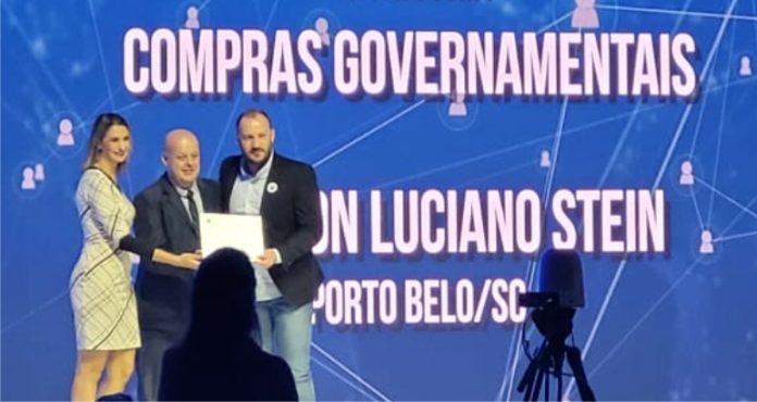 Emerson Stein recebe selo Prefeito Empreendedor pela atuação nos anos anteriores