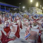Primeiro dia de desfiles no Sambodromo tem acidente e atrasos