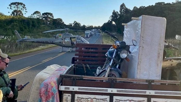 Águia 04 realiza abordagem a veículo com objetos furtados
