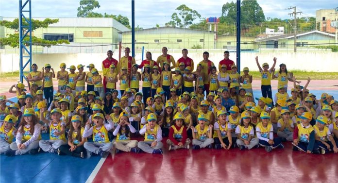 Alunos da Escola Maria Linhares de Souza participam de aula especial com os Bombeiros Militares de Itapema