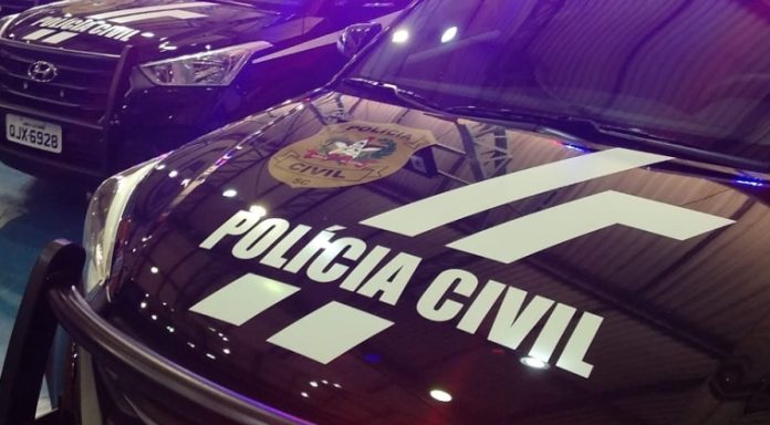 Polícia Civil prende dois homens suspeitos de latrocínio de mulher em Balneário Piçarras