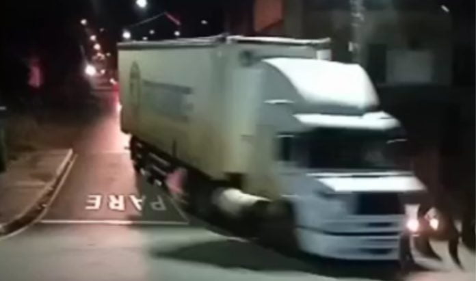 Caminhoneiro embriagado tenta fugir de abordagem no Oeste de SC