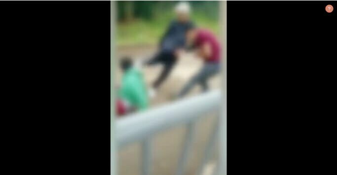 Jovem é brutalmente agredido com pauladas na saída de escola em SC