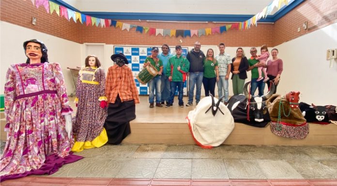 Representantes de Rio do Sul visitam Itapema para conhecer o Boi de Mamão