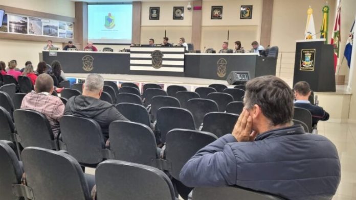 Câmara vota 8 Projetos de Lei, 2 vetos, 3 pedidos de urgência e 1 emenda
