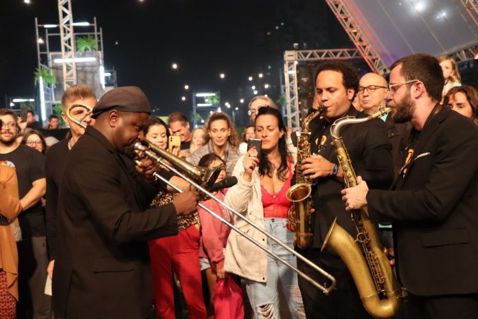 Primeiro dia do BC Jazz Fest movimenta a Praia Central e o Beco do Brooklyn
