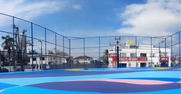 Balneário Camboriú ganha quadra pública de basquete