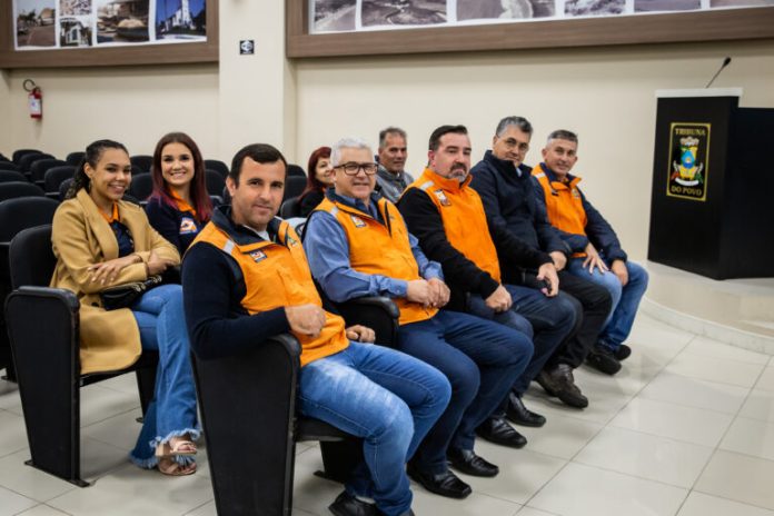 Equipe da Defesa Civil recebe Moção de Reconhecimento