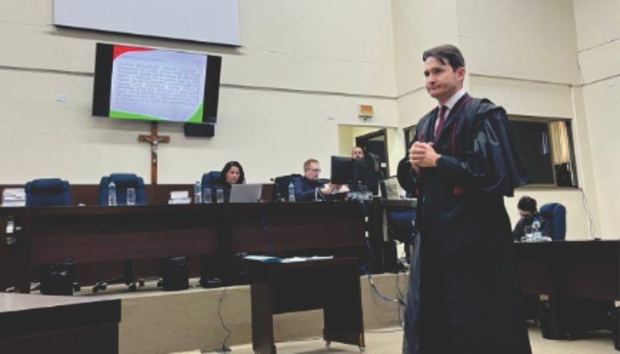 Padrasto que matou adoledcente estrangulada com carregador de celular em SC, é condenado