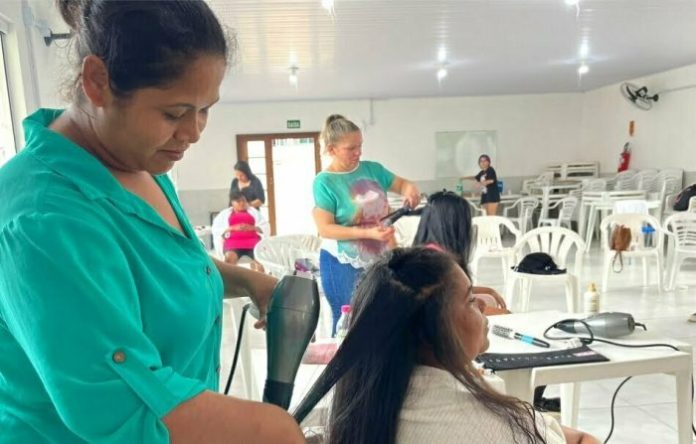Inicia workshop de Auxiliar de Esteticista do Programa Itapema de Oportunidades