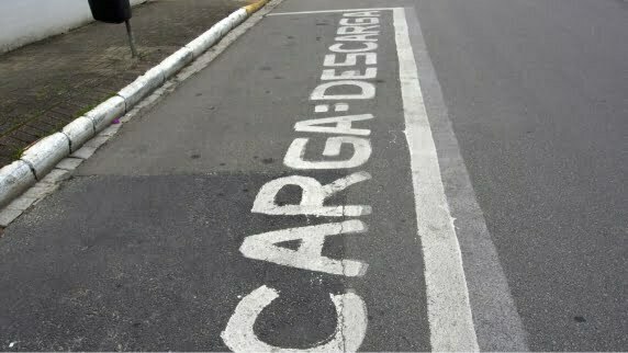 Horário de carga e descarga muda em Itapema e fica proibido estacionar veículos de grande porte