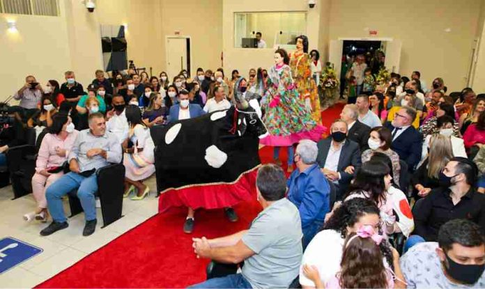 Personalidades locais e estaduais recebem premiação na Câmara de Itapema nesta quinta
