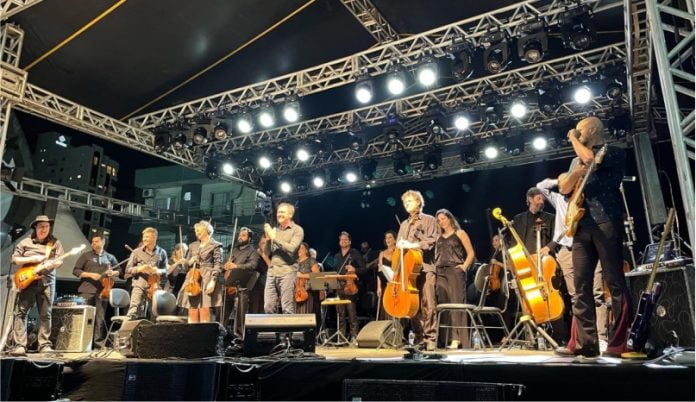 Rock'n Camerata emociona público durante apresentação na Praça da Paz