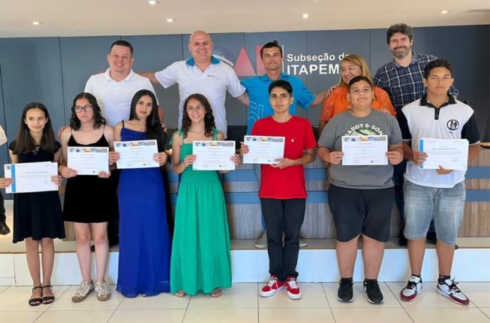 Segunda turma recebe certificado do curso de capacitação para o mercado de trabalho
