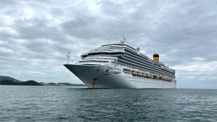 Transatlântico Costa Favolosa faz terceira escala em Balneário Camboriú