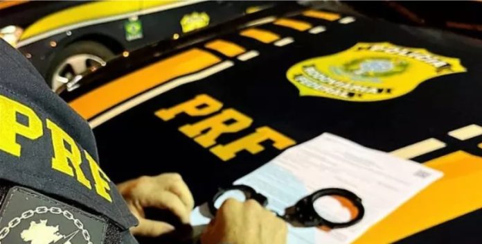 Homem procurado por homicídio é preso na BR-101 em Porto Belo