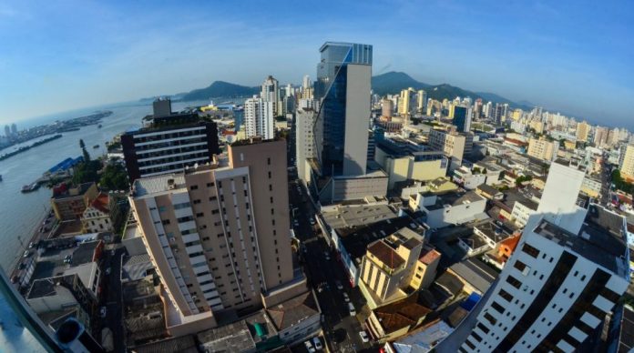 Itajaí é a 4ª cidade do Brasil que mais gera empregos com carteira assinada_132938