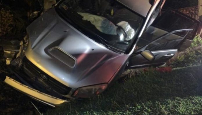 Motorista perde o controle e carro capota em curva em Bombinhas