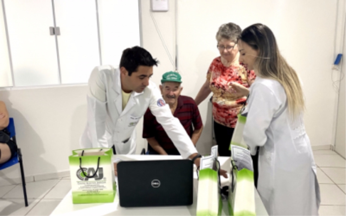 Governo de Porto Belo realiza a entrega de aparelhos auditivos através do Programa “Ouvir Mais”