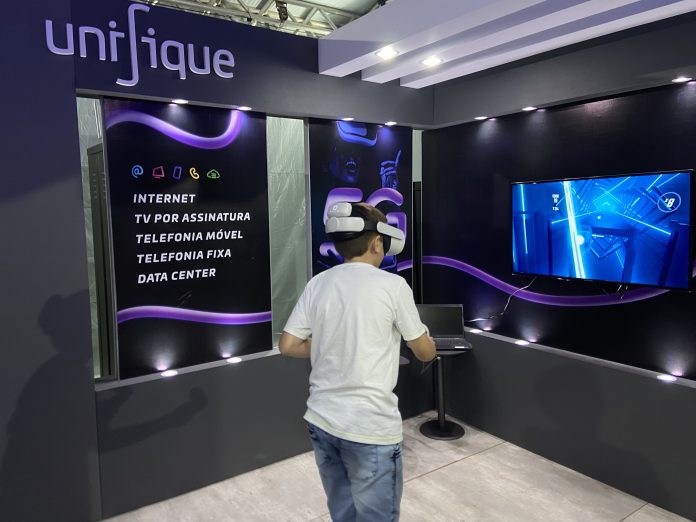 Óculos de realidade virtual faz sucesso na Vila da Regata de Itajaí_134620