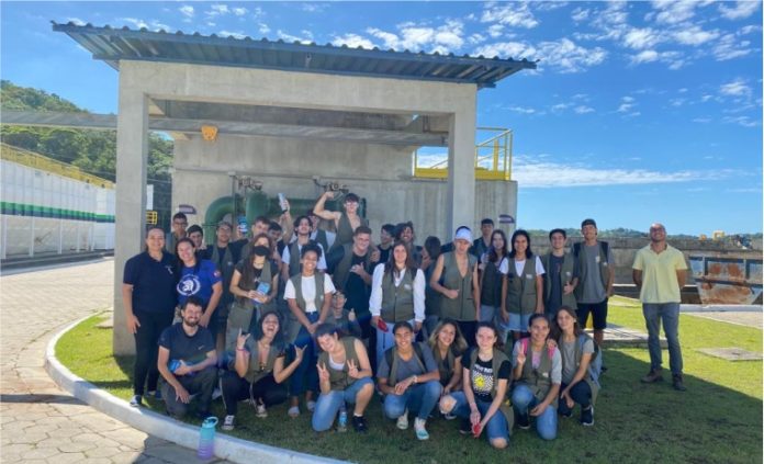 Programa Portas Abertas leva alunos da Escola Estadual Leopoldo Guerreiro à ETA de Bombinhas