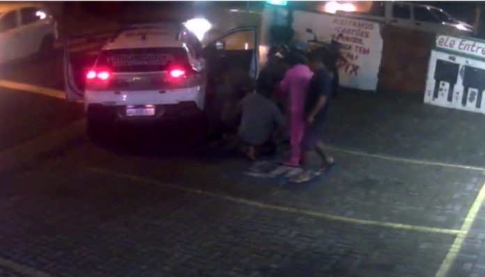 Bebê de 21 dias, que estava engasgada, é salva por policiais militares em SC