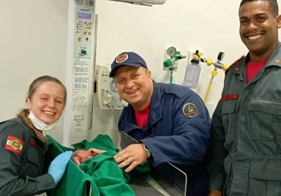 Bombeiros militares atendem gestantes em trabalho de parto nas cidades de Navegantes e Guabiruba