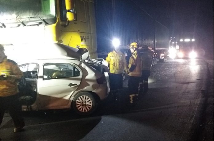 Colisão entre carro e carreta bitrem deixa um morto na BR-470 em SC