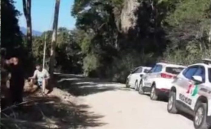 Jovem é encontrado morto com as mãos amarradas e plástico na cabeça em SC