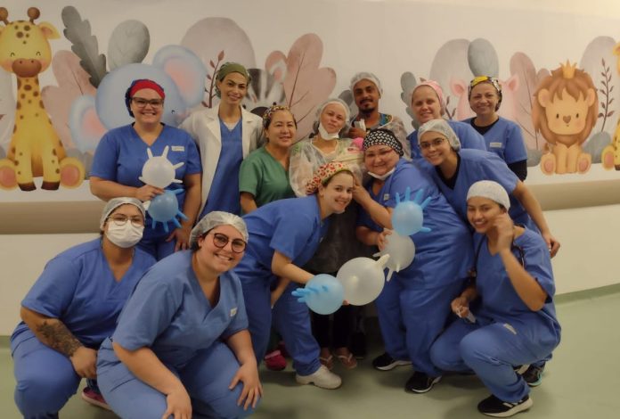 Bebê que nasceu prematura recebe alta hospitalar após mais de 3 meses internada no Materno Infantil de Criciúma