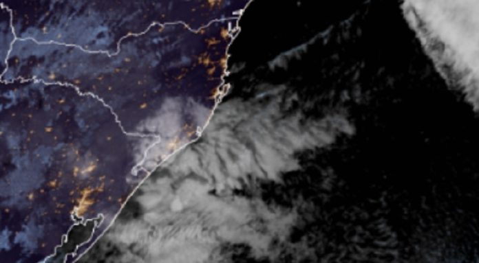 Ciclone extratropical se afasta de Santa Catarina mas baixas temperaturas perduram até domingo