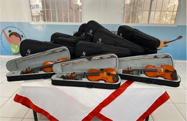 Porto Belo adquire novos violinos para Projeto Arteiro