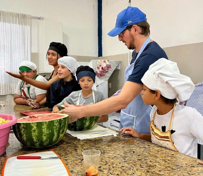 Casa Madre Teresa de Calcutá atende crianças e adolescentes no contraturno escolar