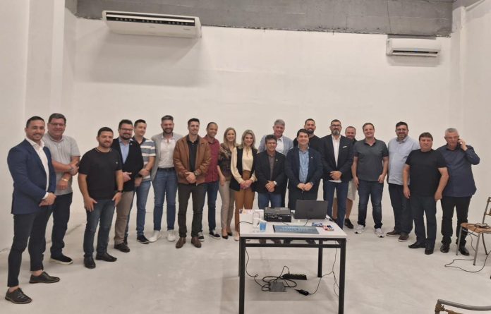 Iniciativa privada e poder público se reúnem para debater construção de binário na BR 101 em Porto Belo