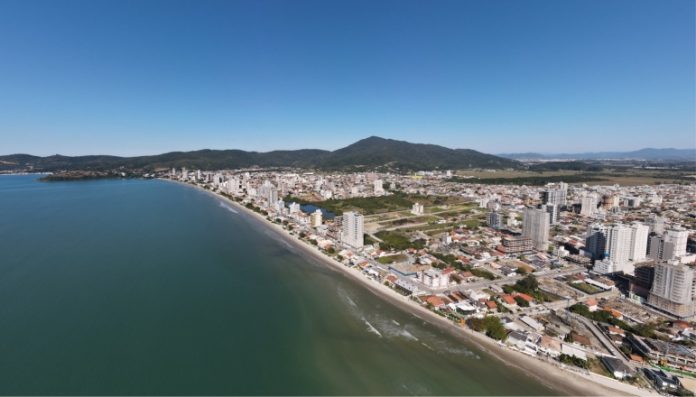 Mercado imobiliário_ em Porto Belo, 90% das negociações de terrenos são feitas por permutas