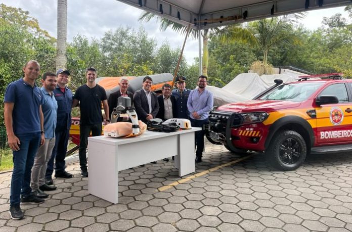 Porto Belo entrega veículo e equipamentos para o Corpo de Bombeiros
