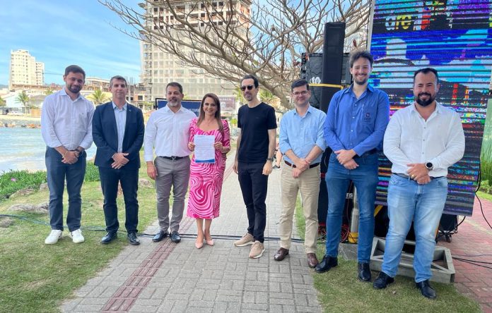Prefeita Nilza Simas assina ordem de serviço para as obras do Píer Turístico do Rio Perequê