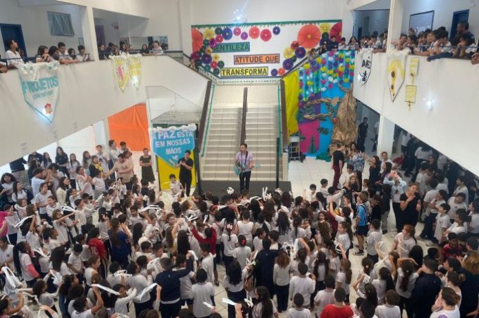 ECIM Maria Linhares de Souza recebe projeto Paz Nas escolas