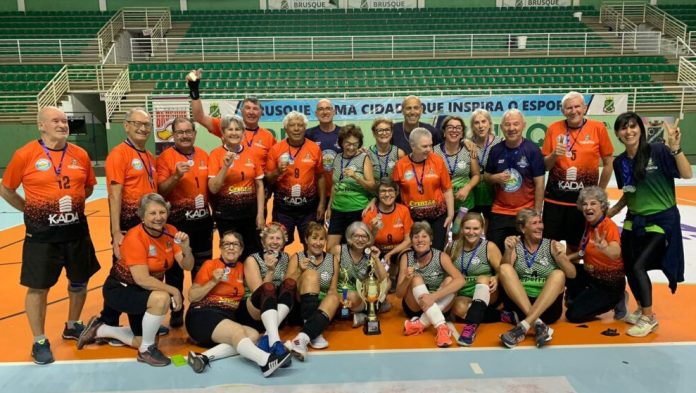Equipe do vôlei adaptado tem bom resultado no Festival de Voleibol da Terceira Idade