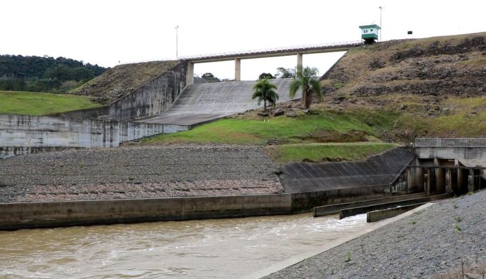 Governador determina fechamento da quarta comporta da Barragem de Ituporanga