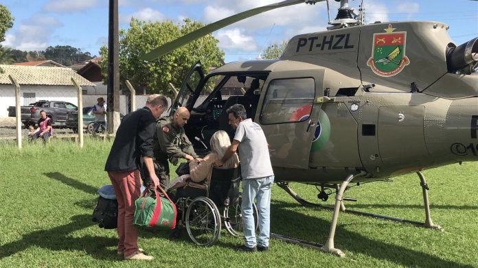 Helicópteros do Batalhão de Aviação atuam em missões de resgate e apoio em SC