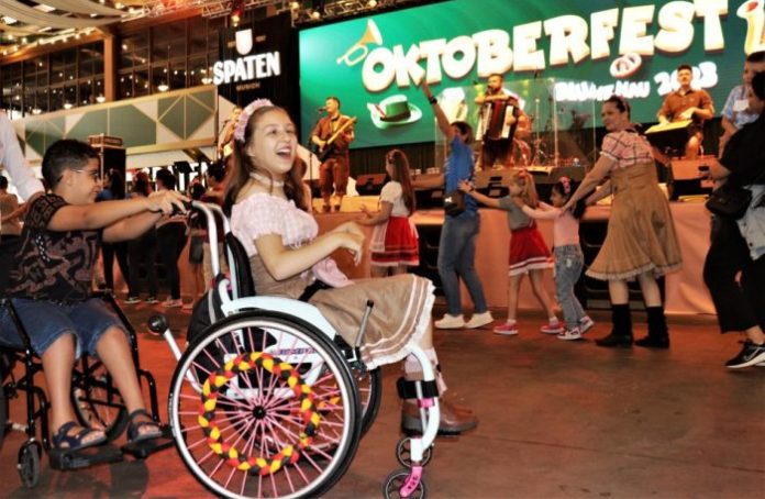 'ParaOktober' demonstra acolhimento e respeito aos diferentes públicos da festa