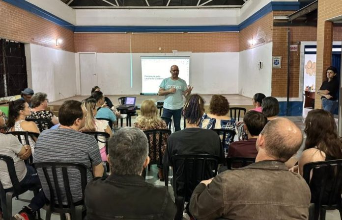 Artistas e produtores culturais recebem orientações sobre a Lei Paulo Gustavo