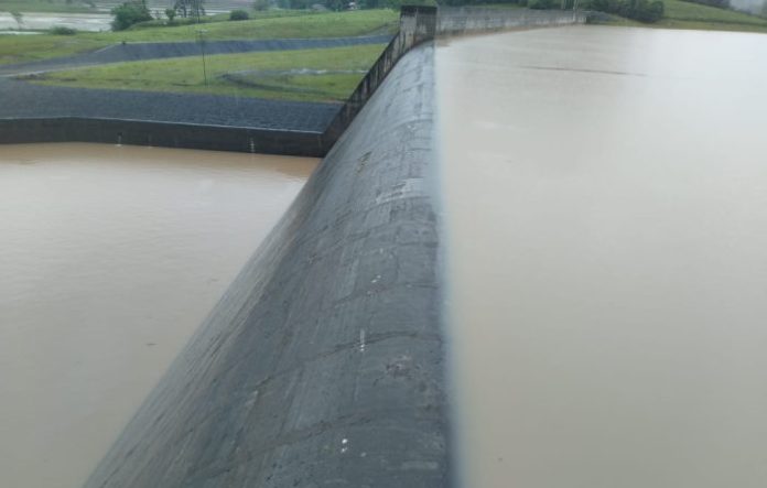 Barragem de Taió atinge nível máximo e transborda com chuvas