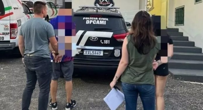 Casal é preso por matar filha recém-nascida e esconder corpo em assoalho de casa em SC