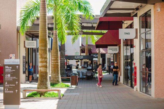 Marcas nacionais e internacionais desejadas entram em super promoção na Black Friday do Porto Belo Outlet Premium